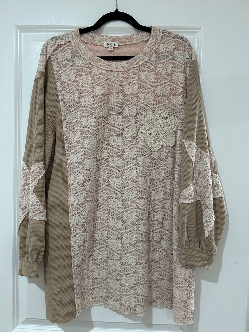 POL Blush Lace & Taupe Waffle-Knit Star Sleeve Sweatshirt
